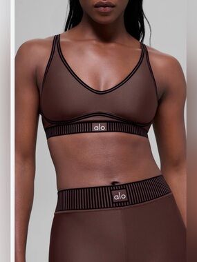 NWOT ALO Yoga Airlift Line Up Bra in Brownstone